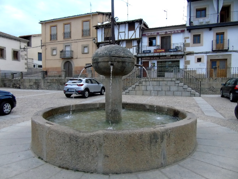 Cuacos de Yuste | Cáceres | Extremadura | Pilón de la Plaza de España